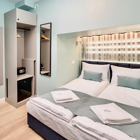 Jess Inn Hostel Rondo Charles De Gaulle-2